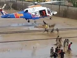 Meski Dengan Risiko Pendaratan, Helikopter Poludara Baharkam Polri Berhasil Dropping Logistik Bantuan ke Aceh Tamiang