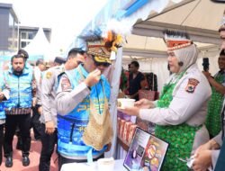 Wakapolri Tinjau UMKM, Bakes, dan Pembagian Perlengkapan Sekolah Usai Apel Mitra Kamtibmas di Papua