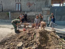 Babinsa Bantu Perbaikan Jalan, Wujud Kepedulian terhadap Keselamatan dan Kenyamanan Warga