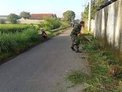Ciptakan Lingkungan Bersih, Babinsa Bersama Masyarakat Laksanakan Karya Bhakti