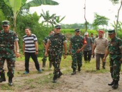 ‎Dandim 0808/Blitar Dampingi Danrem 081/DSJ kunjungi Lokasi Sasaran Pembangunan Jembatan Gantung Di Blitar