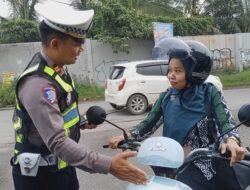 Kanit Gakkum Satlantas Polres Tegal Berikan Teguran Simpatik saat Siyanma Pagi