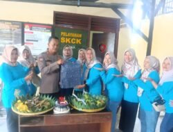 Warga Adiwerna Beri Kejutan Ulang Tahun untuk Kapolsek Adiwerna, Wujud Kedekatan Polri dan Warga