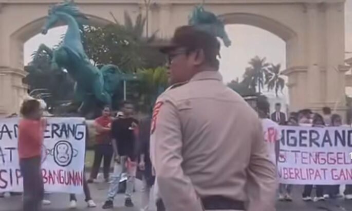 Mahasiswa Gelar Aksi di Citra Raya, Desak Pemerintah Pusat Selidiki Dugaan Persoalan di Kabupaten Tangerang