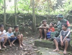 TMMD Reguler Ke 127 Kodim Brebes Kedekatan Dansatgas Berbagi Ceria Bersama Anak-Anak Cikuya