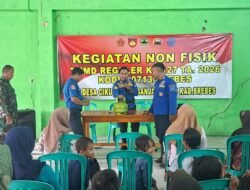 Ibu-Ibu PKK Desa Cikuya Dilatih Sigap Hadapi Kebakaran