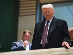 Trump Dilaporkan Sedang Pertimbangkan Serangan Terbatas ke Iran untuk Tekan Kesepakatan Nuklir