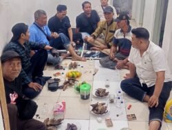 Rekan Satu Pena Kunjungi Rumah Baru Rekannya di Simo Mulyo Baru