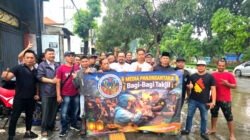 Media Panjinusantara Bagikan 500 Paket Takjil di Dupak Surabaya, Warga Antusias Jelang Berbuka