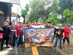 Media Panjinusantara Bagikan 500 Paket Takjil di Dupak Surabaya, Warga Antusias Jelang Berbuka