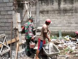 Babinsa Sumberjo Aktif Bantu Renovasi Rumah Warga Kurang Mampu Lewat Program RTLH