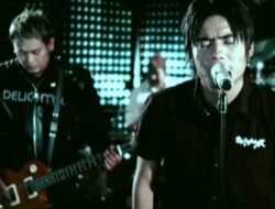 “Jangan Pernah Berubah” : Nostalgia Kekal ST12 dan Mahakarya Charly Van Houten.
