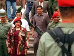 Kunjungan Megawati ke Markas Kopassus.