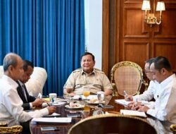 Presiden Prabowo Subianto memanggil Menteri Energi dan Sumber Daya Mineral (ESDM) Bahlil Lahadalia di Istana Merdeka