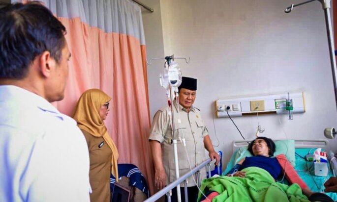 Pagi-Pagi Presiden Prabowo Jenguk Korban Tabrakan KA di RSUD Bekasi, Jawa Barat