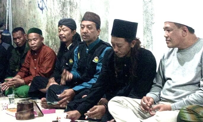 ‎POLEMIK PEMBONGKARAN MAKAM MBAH DIRJO JOYO ULOMO MEREMBET KE RANAH HUKUM, PWI LS DPC TAMAN GELAR AUDIENSI DENGAN AHLI WARIS.