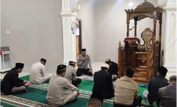 Lewat Subuh Keliling, Polisi dan Warga Perkuat Kebersamaan