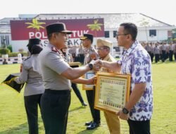 Beri Penghargaan kepada Personel dan Mitra Berprestasi, Kapolda Jateng Dorong Polisi Adaptif terhadap Generasi Muda dan Teknologi
