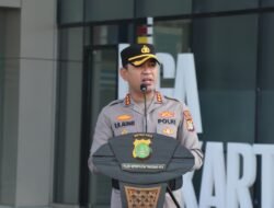 Kapolres Metro Tangerang Kota Pimpin Upacara Penghargaan 25 Personel Berprestasi