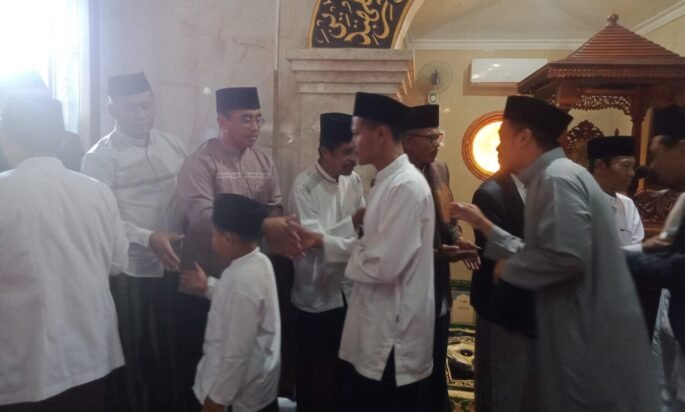 Dandim 0808/Blitar Laksanakan Sholat Idul Adha di Masjid Agung Kota Blitar, Tekankan Pengamanan Jamaah
