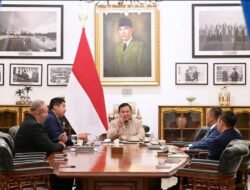 Presiden Prabowo Subianto menerima Menteri Perumahan dan Kawasan Permukiman (PKP), Maruarar Sirait di Istana Merdeka .