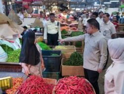 Sidak Pasar Induk Kramat Jati, Kepala Staf Kepresidenan pastikan pasokan pangan melimpah dan inflasi terkendali