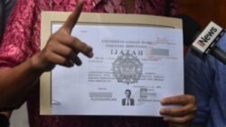 YouTuber Ungkap Beda Cap Legalisasi Ijazah Jokowi di PDIP dan KPU