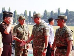 Kunker Asrenum Panglima TNI Di Dampingi Dandim 0808/Blitar Tinjau KDKMP Di Blitar