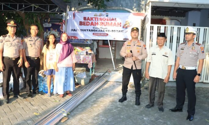 Wujud Kepedulian HUT Bhayangkara ke-80, Polres Gresik Bedah Rumah Purnawirawan Polri di Driyorejo