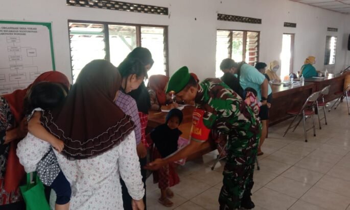 Babinsa Koramil 04/Nguntoronadi Dampingi Posyandu, Wujud Nyata Kepedulian TNI untuk Kesehatan Ibu dan Anak
