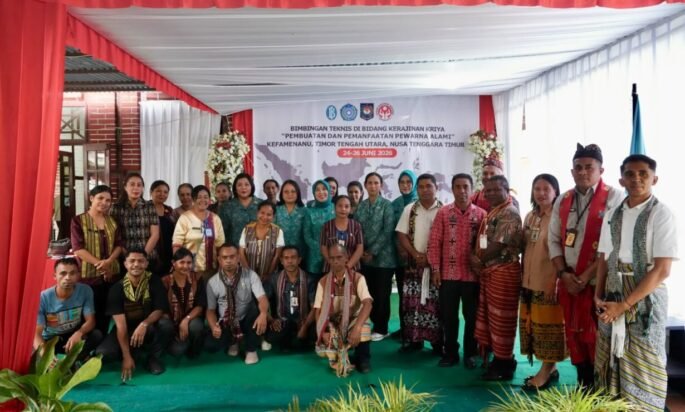 Ketua Harian Dekranas: Pewarna Alam Bisa Tingkatkan Nilai Jual Tenun TTU