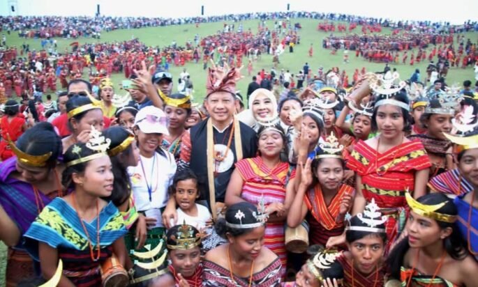 Pembukaan Festival Fulan Fehan IV dibuka oleh Bapak Mendagri ditandai dengan pemukulan Tihar.