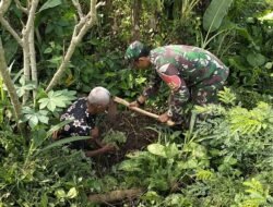 Lestarikan Alam, Babinsa Sidomulyo Sertu Deny Bersama Warga Gelar Aksi Tanam Pohon