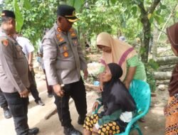 Kapolres Simalungun AKBP Marganda Aritonang Turun Langsung Salurkan Bantuan Kemanusiaan untuk Korban Angin Puting Beliung di Talun Rejo