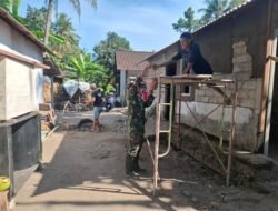 Wujudkan Hunian Layak, Serma Saifur Bersama Warga Gotong Royong Bangun Rumah Ibu Suwarti