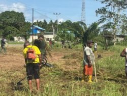 Semarakkan HUT RI di Perbatasan, Satgas Swasembada Yonif 643/Wns Koops TNI Habema dan Masyarakat Gelar Karya Bakti