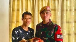 Satgas Pamtas RI-Malaysia Yonarmed 19/Bogani Terima Penyerahan Sukarela Sisik Trenggiling dari Warga Perbatasan
