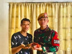 Satgas Pamtas RI-Malaysia Yonarmed 19/Bogani Terima Penyerahan Sukarela Sisik Trenggiling dari Warga Perbatasan