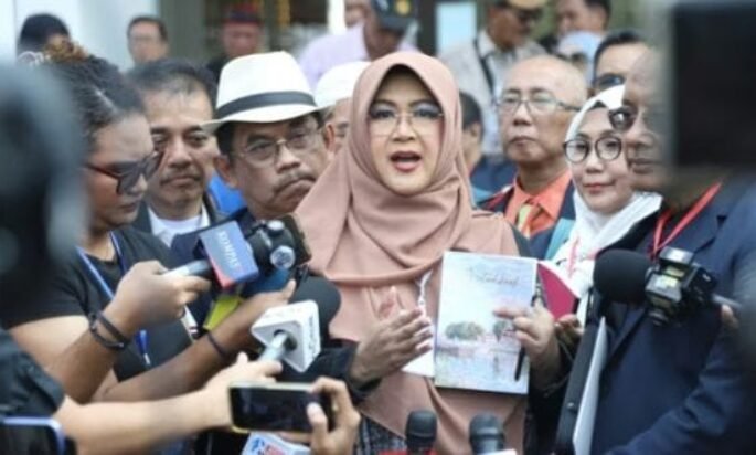 Waspadai Kasus Ijazah Jokowi Berlanjut, Dokter Tifa Ancam Seret Elite Kampus hingga Rektor UGM