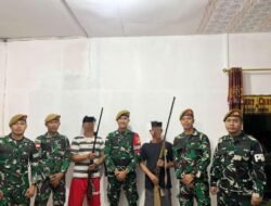 Komsos Efektif, Dua Pucuk Senjata Rakitan Diserahkan Warga kepada Satgas Pamtas RI-Malaysia Yonarmed19 Bogani