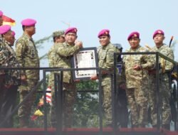 Kasad Dikukuhkan sebagai Warga Kehormatan Korps Marinir TNI AL