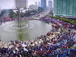 JEJAK GEORGE SOROS DI BUNDERAN HI – Tidak perlu membuktikan bahwa Soros berdiri di belakang setiap demonstrasi di Bunderan HI. Lihat saja jaringan dan aliran dananya.