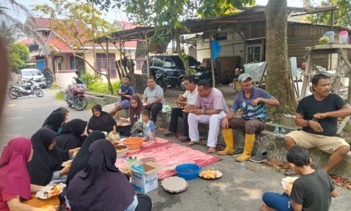 Sesuai Arahan Walikota Pekanbaru, Warga RT 004 Bahu Membahu Buat Kebun Dasawisma