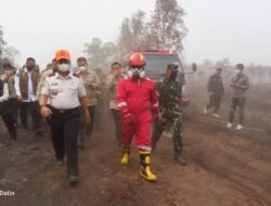 Menko Polkam Luncurkan Penerapan Perdana Teknologi Dry Ice untuk Mengurai Kabut Asap Karhutla di Palembang