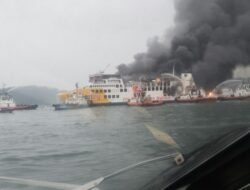 KMP Batu Mandi Terbakar di Selat Sunda, Tim Gabungan Berpacu Evakuasi Penumpang