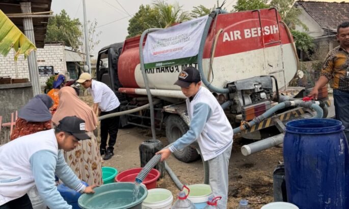 Peringati Hari Santri, BEM PTNU Salurkan 1 Juta Liter Air Bersih untuk Korban Karhutla dan kekeringan Ekstrem