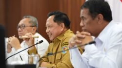 Jelang Natal dan Tahun Baru, Mendagri Tito Tekankan Pentingnya Penyaluran Bansos dan Operasi Pasar