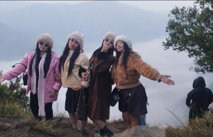 40 Karyawan Cafe 86 Traveling ke Bromo, Mas Dani Perkuat Kekompakan Tim