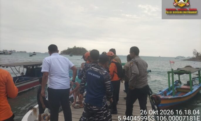 Polri Bergerak Cepat, Polsek Pulomerak Bantu Evakuasi Korban Laka Laut di Perairan Pulau Tempurung