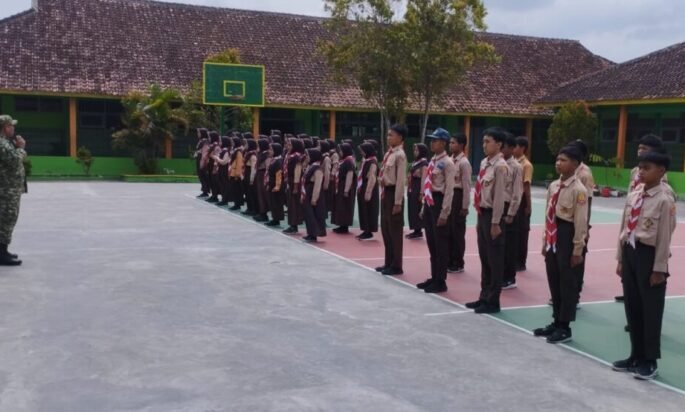 Menempa Jiwa Kepemimpinan, Koramil 11 Manyaran Latih Puluhan Siswa MTs